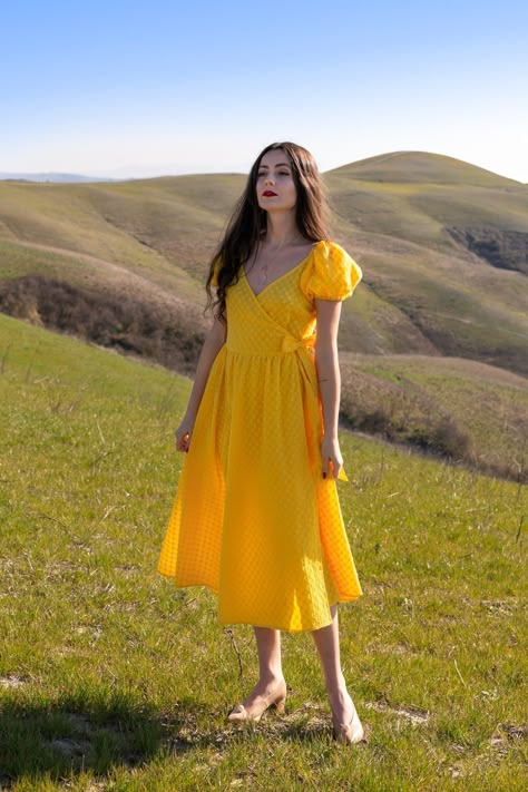 Frocks For Women, Simple Frock Design, Simple Frocks, Frock Fashion, Frock For Women, Long Dress Design, Quick Outfits, Yellow Bird, Stylish Dress Book