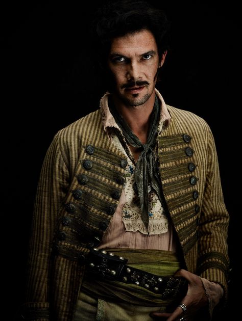 Black Sails - Jack Rackham Jack Rackham, Luke Arnold, Tv Photography, Black Sails Starz, Teach Like A Pirate, Hannah New, Pirate Stuff, Tom Hopper, Ren Faire Costume