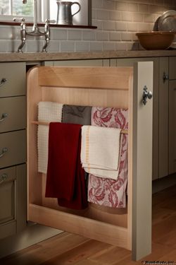 Narrow pull-out shelf for hanging dish cloths -- Specialized Kitchen Storage to Maximize and Organize Your Space: KitchenDesigns.com Kabinet Dapur, Smart Tiles, Towel Storage, Updated Kitchen, Kitchen Remodel Idea, Custom Cabinetry, Hidden Storage, Kitchen Pantry, Traditional House