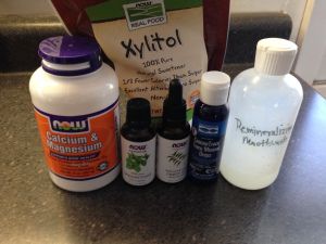 Once I got going with making my own deodorant, and feeling quite successful and excited about that, I decided toothpaste was next. Why not make it a “remineralizing” toothpaste, while I… Remineralizing Mouthwash, Natural Toothpaste Recipe, Mouthwash Recipe, Remineralizing Toothpaste, Diy Toiletries, Toothpaste Recipe, Homemade Mouthwash, Magnesium Powder, Homemade Toothpaste