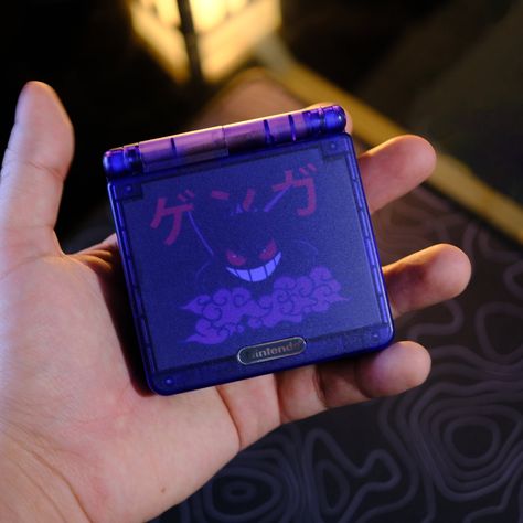 Hello, this is my Custom Gengar Gameboy SP. To insure the highest quality all the mods are personally hand done by me, Aftermarket gameboys are usually low quality and fail to capture the satisfying opening and closing feel of the orginal, buttons rotate and get stuck, and the overall build quality of after market gameboy screws are very poor. To circumvent this I make sure that on every Gameboy - The Motherboard is professionally hand cleaned  - Only Orginal Gameboy screws are used - Only Orgin Gameboy Aesthetic, Gameboy Sp, Original Gameboy, Gameboy Advance Sp, Retro Gaming Art, Tech Bag, Pocket Game, Retro Gadgets, Nintendo Switch Accessories