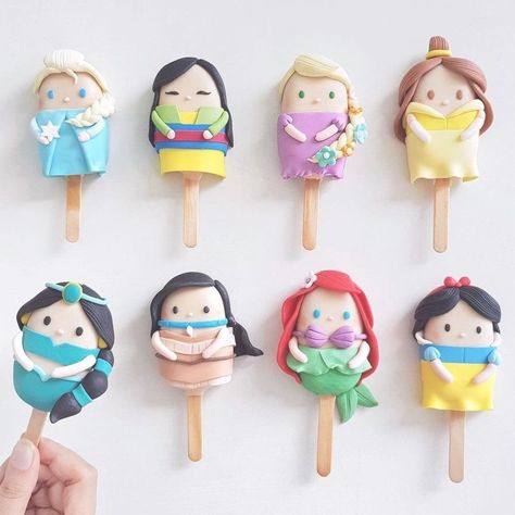 Princess Cakesicles, Cakesicles Ideas, Cute Disney Princess, Princess Cake Pops, Popsicles Cake, Disney Desserts, Disney Princess Cake, Rainbow Food, Cute Baking