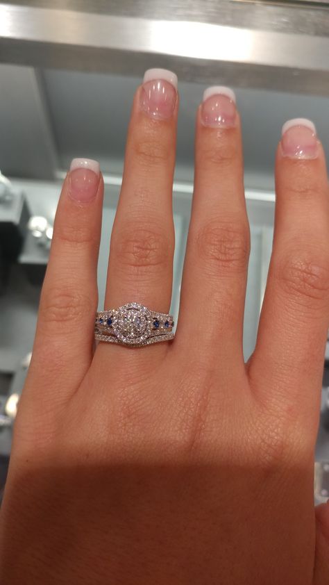 So this is my Vera Wang engagement ring!!! ❤️❤️❤️ Vera Wang Rings Engagement, Small Rings Engagement, Vera Wang Wedding Rings, Vera Wang Ring, Vera Wang Engagement Rings, Big Wedding Rings, Dream Wedding Ring, Cute Engagement Rings, Diamond Jewelry Designs