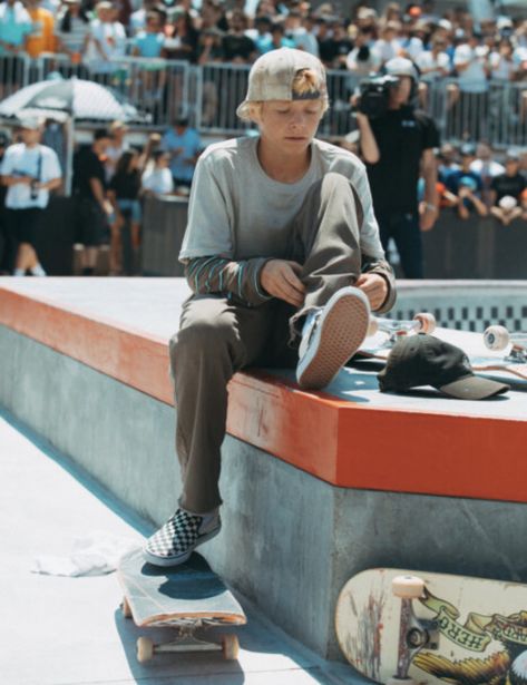 Skate Outfit, Blonde Kids, Skate Fits, Supreme Wallpaper, Skater Aesthetic, Vans Converse, Kids Mood, Vans Style, Mama Style