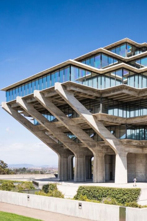 Anchoring UC San Diego’s sprawling campus, the Geisel Library by William Pereira is a glass and concrete marvel that has become a local icon. Pereira ingeniously blended Brutalist elements with Space Age modernism, propelling the coastal city into a new architectural era. Geisel Library, Cantilever Architecture, Gehry Architecture, Glass And Concrete, Uc San Diego, Concrete Buildings, Brutalist Buildings, Coastal City, Timber Structure