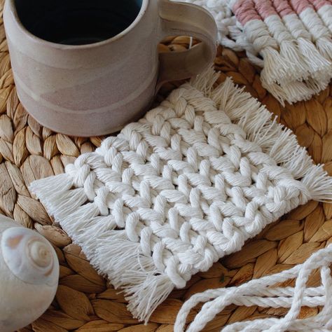 DIY macrame coaster tutorial Diy Home Decor Gifts Ideas, Macrame Coaster Pattern, Macrame Coaster Patterns Free, Easy Macrame Gift Ideas, Macrame Pot Holder Tutorial, Macrame Square Coaster, 4mm Macrame Cord Projects, Macrame Things To Make, Macrame Coaster Tutorial