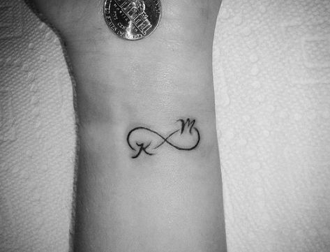 Couples Symbols, Small Infinity Tattoos, Tattoo Ideas For Couples, Infinite Tattoo, Tiny Wrist Tattoos, Petit Tattoo, Mother Tattoos, Infinity Tattoos, Feather Tattoos