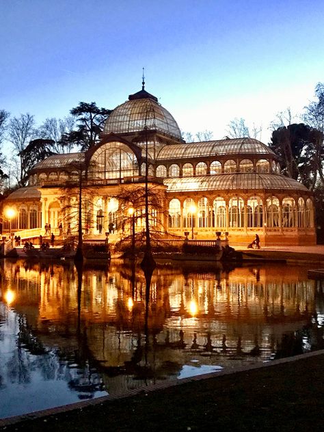 Crystal Palace Madrid, Madrid Aesthetic, Retiro Park, Event Venue Spaces, Madrid Travel, Sevilla Spain, Madrid Wallpaper, Dark Home, Water Reflections