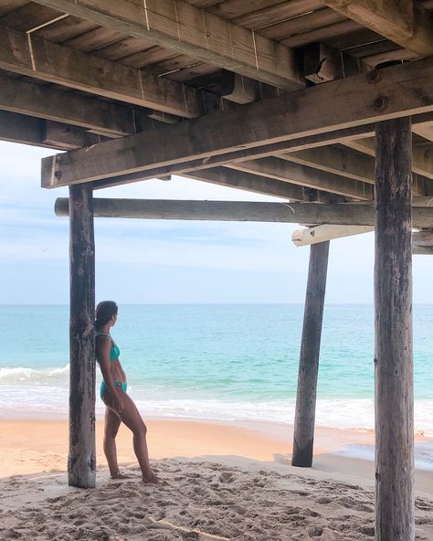 Under The Pier Pictures, Beach Pictures Under Pier, Beach Pier Pictures, Under Pier Photoshoot, Pier Picture Ideas, Beach Pier Photoshoot, Pier Pictures, Shoot Poses, Beach Pic