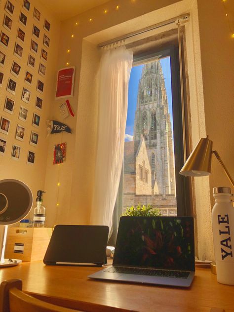 Yale Dorm Room Aesthetic, Yale Dorm Aesthetic, Harvard Dorm Room Aesthetic, Yale University Dorms, Yale Dorm Room, Yale Acceptance, Yale Dorm, Yale Aesthetic, Future University