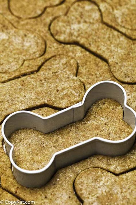 Stephanie Manley Recipes, Peanut Butter Dog Biscuits, Dog Bone Cookies, Homemade Dog Cookies, Dog Biscuits Homemade, Peanut Butter Dog Treats, Dog Biscuit Recipes, Pumpkin Dog Treats, Healthy Dog Treat Recipes