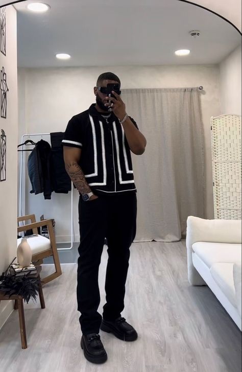 Male Date Outfits, Black Smart Casual Men’s Outfit, Men’s Birthday Outfit Ideas, Men Clubbing Outfits Nightclub, Men’s Outfits For Dinner, All Black Party Outfit Men, Black Slacks Outfit Men, Wine Tasting Outfit Men, Men’s Dinner Outfit