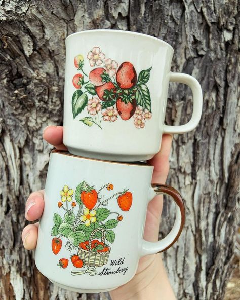 All the mugs today 😍😍 🍓 $6 for each of these vintage strawberry mugs of both for $10 ✨🍓 Plus 🛸 SOLD BOTH | Instagram Peaceful Photos, Ceramic Christmas Decorations, Vintage Mugs, Vintage Strawberry, Ceramic Christmas, Cute Room Decor, Mug Shots, Cups And Mugs, Coffee House