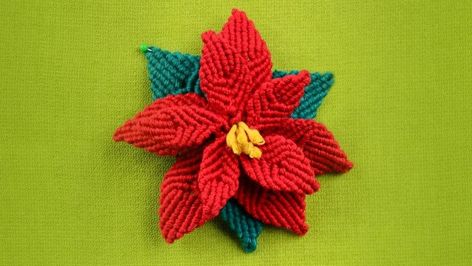 Macrame Poinsettia, Macrame Style, Wreath Flower, Quilling Christmas, Arrangement Ideas, Poinsettia Flower, Macrame Patterns Tutorials, Micro Macramé, Macrame Ideas