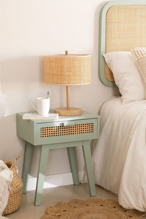 Boho Bedside Table, Bedside Table Scandinavian, Beautiful Bedroom Furniture, Bedside Table Decor, Bedside Table Design, Wooden Bedside Table, Room Ideas Bedroom, New Room, Styl Vintage