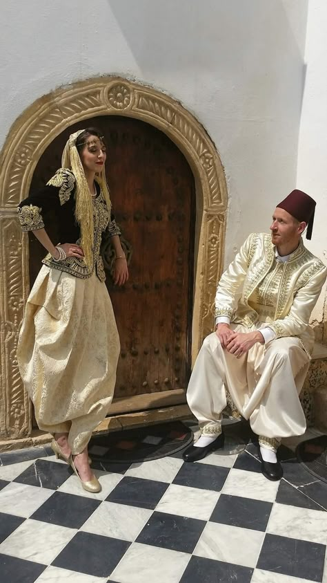 Vêtements traditionnels Algériens. Algerian Culture, Traditional Clothing, Buzzfeed