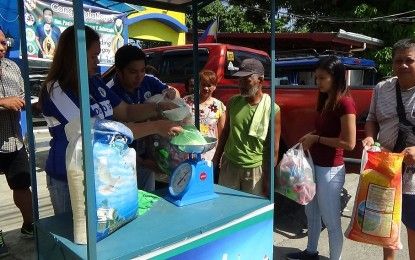 Cauayan City residents exchange plastic waste for rice | Philippine News Agency Proper Waste Segregation, Philippine Government, Waste Recycling, Philippine News, Solid Waste, News Agency, Plastic Waste, The Philippines, Plastic Bottles