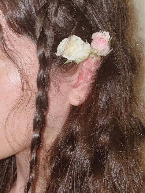 Flowers In Hair Aesthetic, Hair Pic, Flower In Hair, Feminine Theme, Spring Girl, Rosy Cheeks, Hair Aesthetic, Believe In Magic, Signature Scent