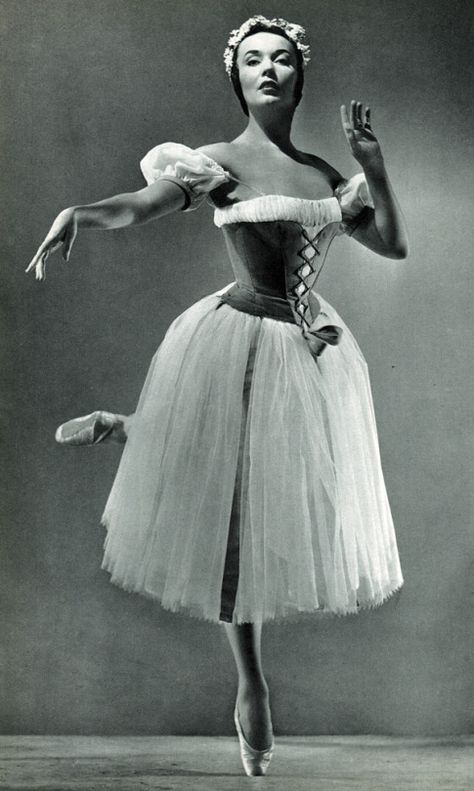 Una Lady italiana Ballet Images, Margot Fonteyn, Ballet Russe, Vintage Ballerina, Rudolf Nureyev, Vintage Ballet, Ballet Beauty, Russian Ballet, Ballet Art