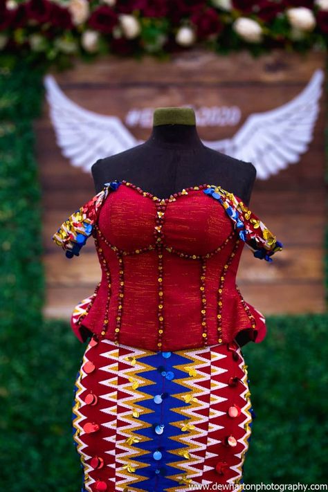 Kente Beading Designs, Beaded Corset, African Dresses For Women, African Dresses, Bead Designs, African Dress, Fashion House, Traditional Wedding, Ankara