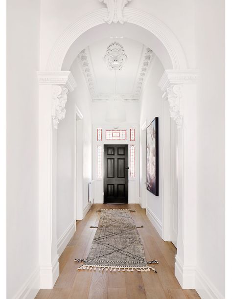 House In Australia, Victorian Hallway, Hm Home, Edwardian House, Hallway Designs, Heritage House, Modern Victorian, Entry Hallway, Australian Homes