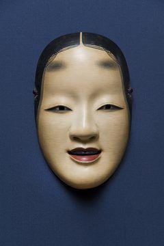 This modern Noh mask from Japan portrays the face of a beautiful young woman. Theatrical Masks, Japanese Noh Mask, How To Draw Eyelashes, Japanese Face Mask, History Meaning, Brown Hairstyles, Ancient Gods, Noh Mask, Mask Painting