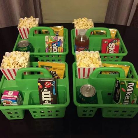 Fun #movienight idea for kids! Movie Night For Kids, Movie Night Snacks, Show Da Luna, Girl Sleepover, Backyard Movie Nights, Backyard Movie, Movie Night Party, Fun Sleepover Ideas, Birthday Crafts