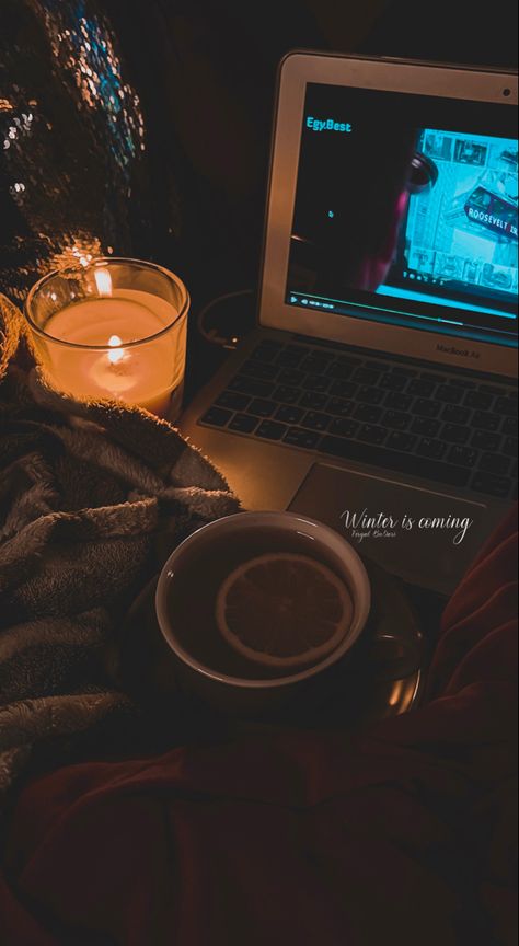 Hot Coffee Aesthetic Night, Autumn Night Aesthetic Cozy, Cozy Story Instagram, Winter Night Snap, Night Movie Story Instagram, Cozy Winter Night Aesthetic, Cozy Night At Home, Winter Snap Ideas, Movie At Home Aesthetic