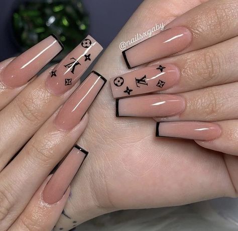 Nails Luis Viton, Designer Brand Nails, Lv Nails Louis Vuitton, Lv Nails, Nails Beige, Louis Vuitton Nails, Dior Nails, Designer Nails, Acrylic Toe Nails