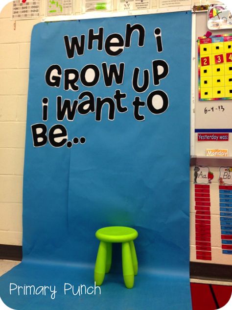 great idea for hopes and dreams at beginning of year Or I'm thinking I will use a red or white backdrop with mustache and glasses photo booth objects. Kindergarten Graduation Ideas, Prek Graduation, Promotion Celebration, Pta Ideas, Pre K Graduation, School Prep, Kind Photo, Beginning Of Year, Back To School Party