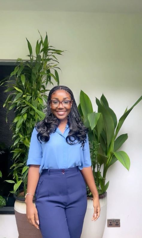 Blue Work Outfit, Corporate Wears, Stylish Business Outfits, Look Work, Cute Professional Outfits, Corporate Baddie, Pant Trouser, Work Outfit Inspiration, Dark Blue Pants