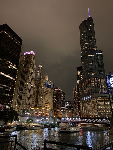 Downtown Chicago Aesthetic, Chicago Living, City Life Aesthetic, City View Apartment, Chicago Aesthetic, Chicago At Night, Dubai Aesthetic, Los Angeles Travel, Chicago Travel