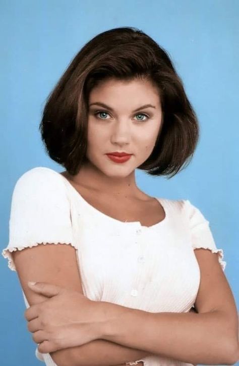 Tiffani Amber Thiessen Hair, Celebrity Bobs, Tiffany Amber, Tiffani Amber Thiessen, Kelly Kapowski, Tiffani Thiessen, Medium Bob Haircut, Bob Haircut With Bangs, Bob Haircuts For Women