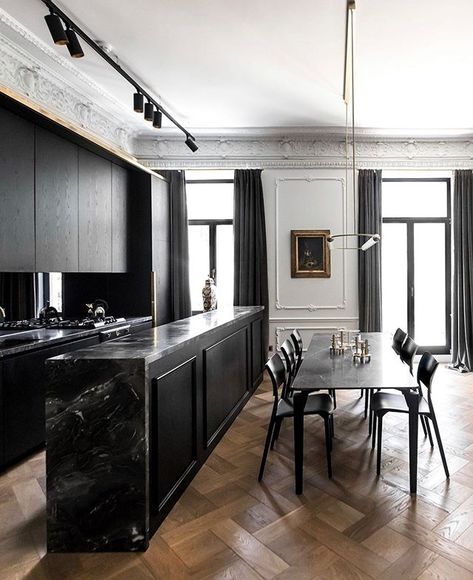 N I N A T A K E S H в Instagram: «A gut renovation by Maria Norvajse in Moscow with my favorite all black kitchen . . . .#kitchendesign #parisapartment #herringbonefloor…» All Black Kitchen, Chandelier For Kitchen, Interior Design Blogs, Black And White Kitchen, Kitchen Island Dining Room, Island Dining Room, Kitchen Island Dining, Exclusive Homes, Island Dining