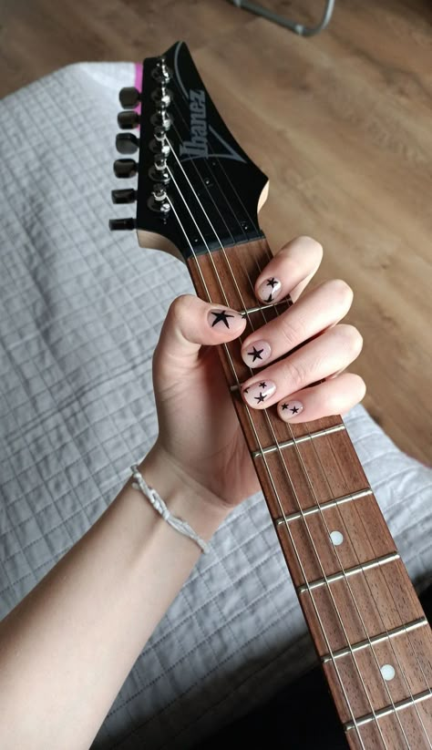 Guitarist Nails Ideas, Short Guitar Nails, Nails For Guitarists, Guitar Friendly Nails, Guitar Nails Design, Short Rockstar Nails, Short Nails For Guitar Players, Nails For Guitar Players, Nail Star Designs