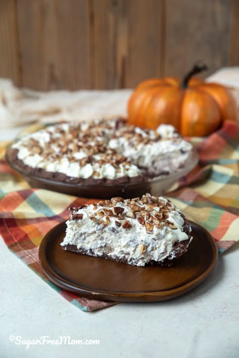 This easy sugar free, low carb pecan cream pie is a lighter, creamy, no bake version of a keto pecan pie recipe. Just 4 net grams of carbs for a delicious piece of this keto pie recipe! Perfect for anyone on a keto diet, low carb diet or just looking to reduce your sugar intake Keto Pecan Cream Pie Recipe, Keto Pecan Cream Pie, Keto Thanksgiving Desserts, Pecan Cream Pie, Bariatric Desserts, Keto Pecan Pie Recipe, Low Carb Pecan Pie, Keto Pies, Gluten Free No Bake