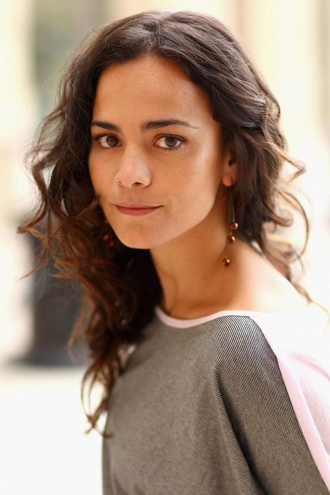 Alice Braga Alice Braga, Queen Of The South, I Am Legend, The New Mutants, Saints Row, Black Actors, Marie Claire, Serie Tv, Beautiful People