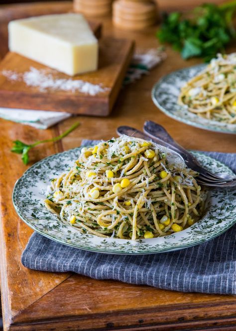 Recipe: Spaghetti with Corn & Parsley Pesto Parsley Recipes, Parsley Pesto, Wholesome Stuff, Cold Weather Comfort Food, Whole Wheat Spaghetti, Breakfast Low Carb, Easy Cold, Overnight Oat, Whole Wheat Pasta