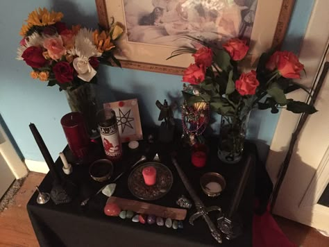 Dark Feminine Altar, Lilith Altar Ideas, Occultist Art, Altar Ideas Witchcraft, Lady Freyja, Lucifer Altar, Luciferian Witchcraft, Lilith Altar, Aphrodite Altar