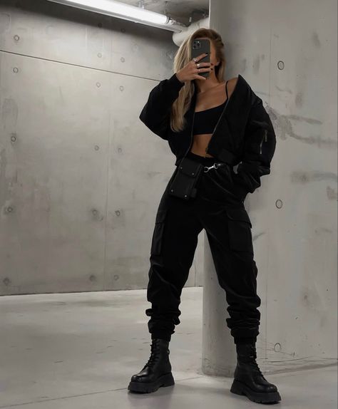 Tech Outfits Women, Techno Party Outfit, Rave Outfits Winter, Techno Wear, Winter Festival Outfit, Techno Clothes, Raver Outfits, Techno Club, Gamer Fashion