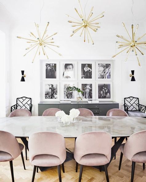 15 Modern Velvet Dining Chairs for the Dining Room - Pink Velvet dining chairs and starburst chandelier Velvet Dining Room Chairs, Pink Dining Rooms, Pink Chairs, Decor Eclectic, Decor Shabby Chic, Luxury Dining Room, Elegant Dining Room, Contemporary Dining Room, The Dining Room