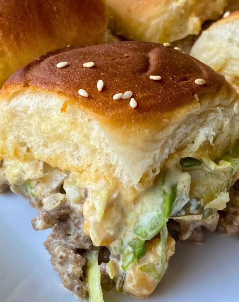 The Southern Lady Cooks (@SouthLadyCooks) on X Hot Brown Sliders, Kentucky Hot Brown Sliders, Big Mac Sliders, Hamburger Casseroles, Hamburger Sliders, Aching Knees, Hot Beef, Kentucky Hot Brown, Tailgate Ideas