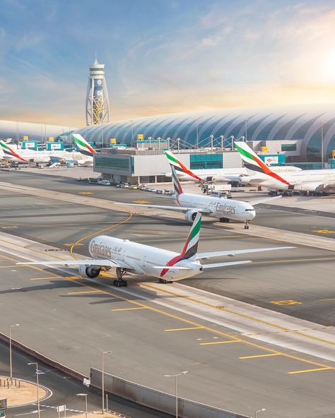 Dubai Airlines, It Takes Two To Tango, Emirates A380, Private Jet Plane, Emirates Cabin Crew, Plane Photos, Airplane Wallpaper, All Airlines, Dubai Airport