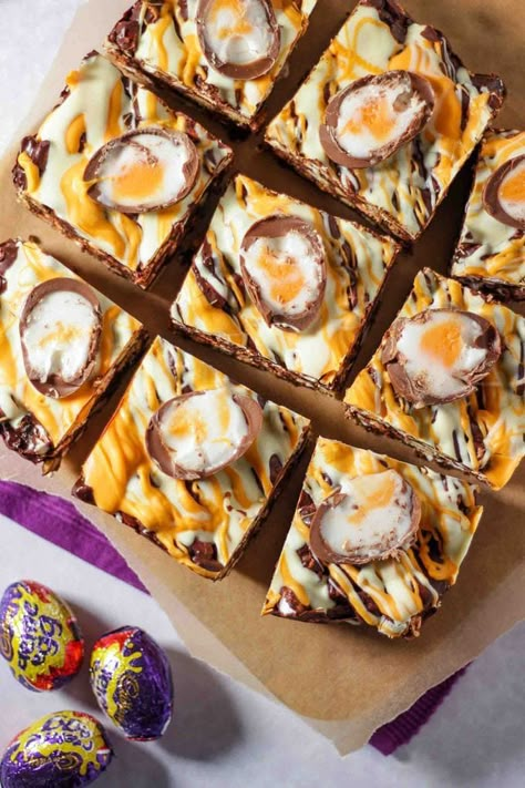 Super easy, no bake, utterly delicious Creme Egg Rocky Road recipe. Great for bake sales and making with kids, the best Easter chocolate treat! This no fail chocolate dessert recipe is a must make for Easter. #easter #rockyroad #tamingtwins #easterrecipe Cadbury Creme Egg Recipes, Mini Egg Cheesecake, Chocolate Orange Brownies, Taming Twins, Baileys Fudge, 3 Ingredient Peanut Butter Cookies, Rocky Road Recipe, Cadbury Creme Egg, Easy Chocolate Desserts