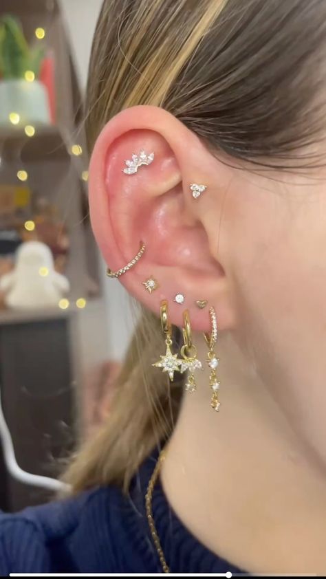 Surface Tragus, Aesthetic Piercings, Anti Tragus Piercing, 2025 Moodboard, Accessories Hairstyles, Anti Tragus, Tragus Piercing Jewelry, Tragus Piercing, Piercings Jewelry