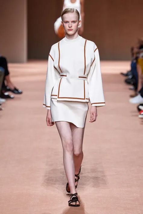 Hermès Spring 2020 Ready-to-Wear Collection | Vogue Runway Fashion 2020, Cute Travel Outfits, Hermes Fashion, Runway 2020, Catwalk Fashion, 2020 Fashion, Fashion Show Collection, Fashion 2020, Vogue Paris