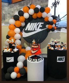 Nike Cake Ideas Birthdays, Nike Party Decorations, Nike Theme Party, Nike Themed Party Ideas, Nike Birthday Party Ideas, Nike Birthday, Nike Party, Nike Cake, Nike Event