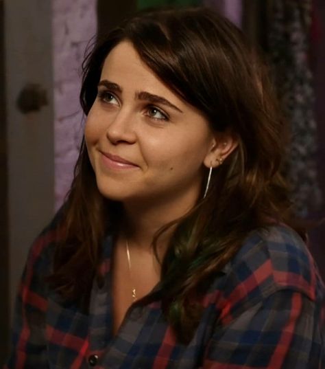 Mae Whitman, Christmas Set, Christmas Settings, Fav Celebs, The Duff, Cool Girl, Layout, Birds, Actresses