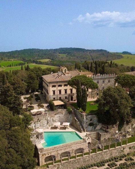 Italian Mansion, Tuscany Villa, Under The Tuscan Sun, Italian Villa, Dream Places, Mediterranean Homes, Dream House Interior, Tuscany Italy, Summer Dream