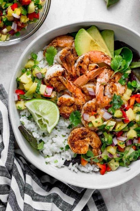 Shrimp Bowls with Coconut Cilantro Lime Rice and Pineapple Salsa Healing Bowls, Shrimp Bowls, Rice Bowls Recipes, Pineapple Recipes, Shrimp And Rice, Power Bowls, Lime Rice, Pineapple Salsa, Cilantro Lime Rice